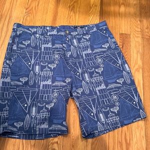 Vineyard Vines size 38, cool boat and ship design